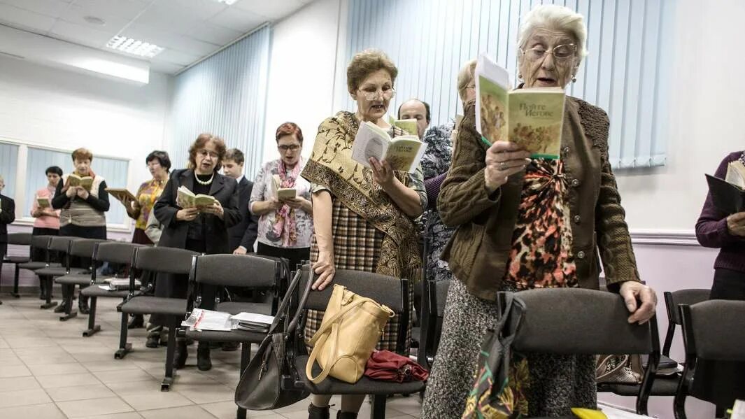 Встречи свидетель иеговы. Свидетели иеговы. секта братья иеговы. свидетели иеговы 90х. сектанты свидетели иеговы.