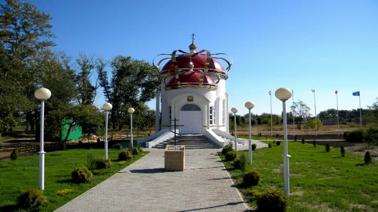 Сайт фролово волгоградской области. Часовня Петра и Февронии Фролово. Фролово Волгоградская область. Храм во Фролово Волгоградской области. Комсомольский парк Фролово.