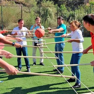 Командная спортивная игра в процессе которой