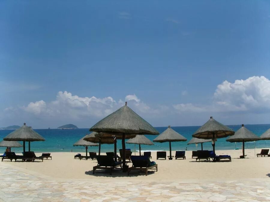Sheraton haitang bay. Хайнань санья море. Остров хань янь. Китай отдых на море туры из москвы. Китайский остров хайнань.