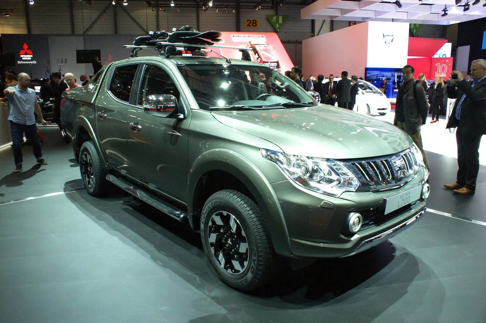 Новый l200 Mitsubishi. Новый л 200 Мицубиси. Мицубиси l200 2015. Новый l200.