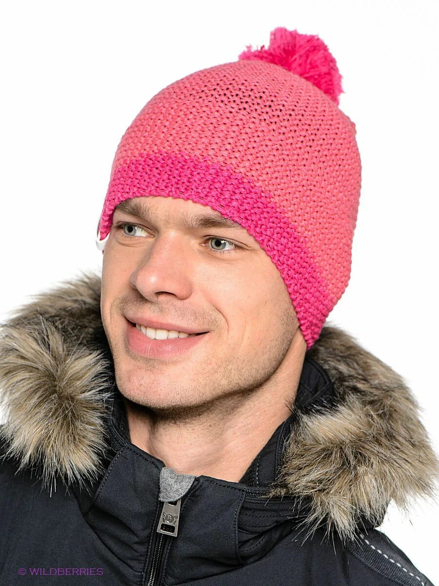 Шапка акне студиос. Шапка бини найк мужская. Шапка ripndip beanie. Шапка paul smith. Мужчина в розовой шапке.
