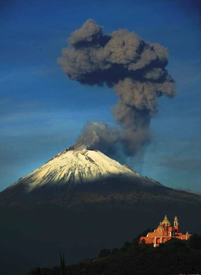 Как называется самый большой вулкан. Попокатепетль. Действующий вулкан. Действующие вулканы.