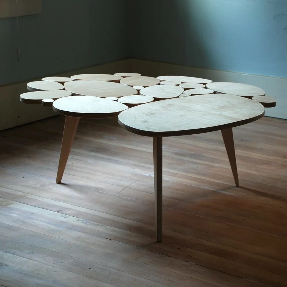 Circle table