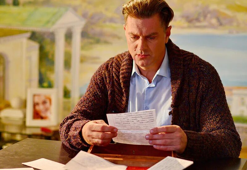 Главная роль 4 книга. Ролькн ги в жизни человека. Главная роль 4 книга. Абызова+ратомский. Девятаев 2021 кадры.