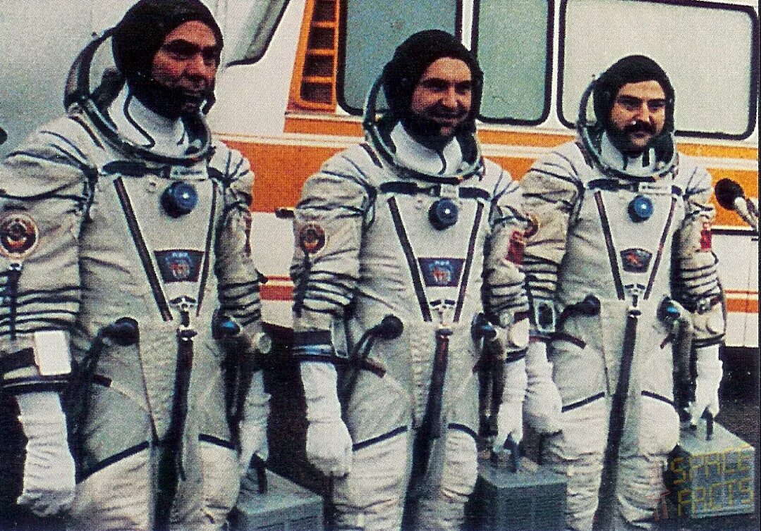 Союз тм 308. Советский союз космонавтика. Владимир титов и муса манаров. Щукин испытатель. Экипаж союз тм-4.