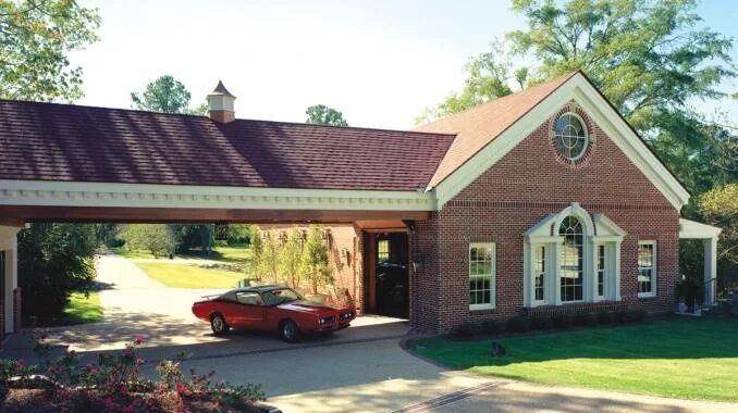 sweet overhang between house and garage for drivers Pool house designs, Carport,