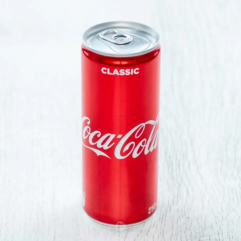 Кока кола 80е. Маленькая банка колы. Кока кола. Самая маленькая бутылка кока колы. Маленькая кола.