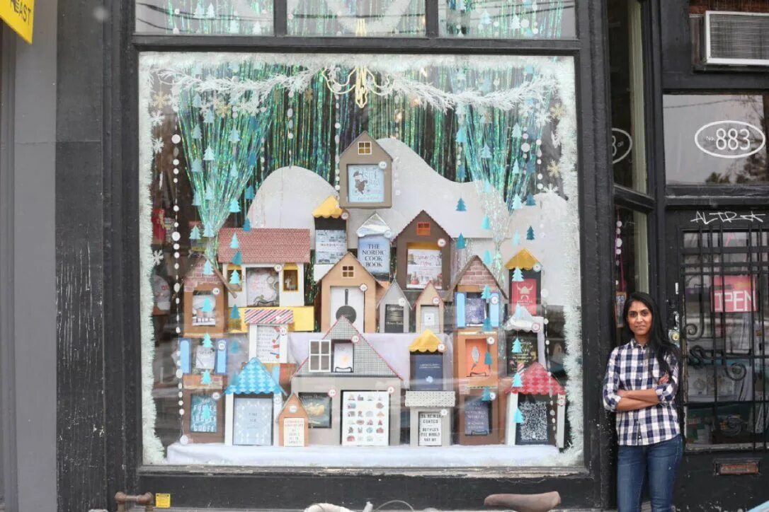 Витрина книжного магазина. Window shopping book. Витрины конныхх магазинов. Window shopping book. Window shopping book.