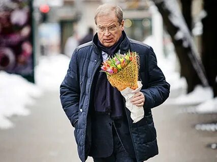 Какие мужчины покупают цветы
