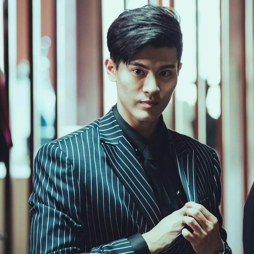 Lawless gangster. Мью суппасит руки. Крис ву history trapped. Lawless gangster. Lawless gangster.