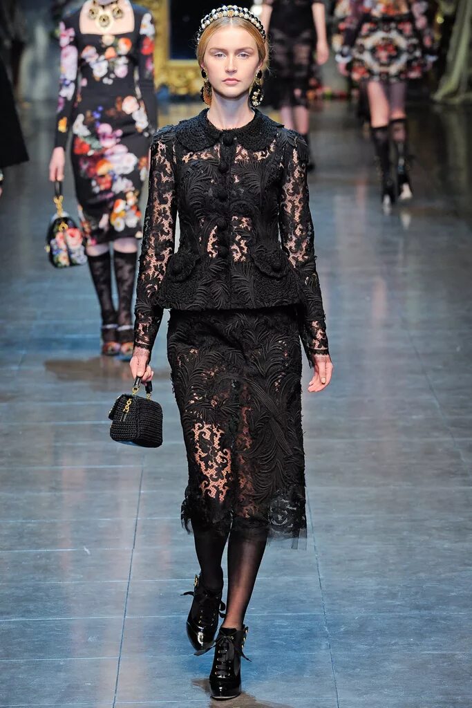 Dolce gabbana black. Дольче габбана платье кружевное черное кружевное. Платье дольче габбана черное. Dolce gabbana black. Платье дольче габбана черное.
