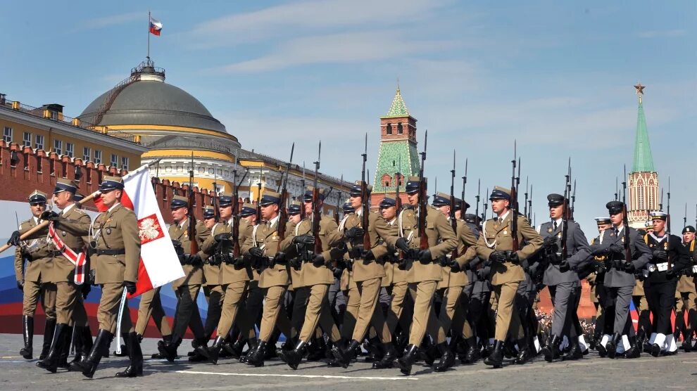 5 мая 2010. Парад Победы 2010 года на красной площади в Москве. Поляки на параде Победы в Москве 2010. Войска НАТО на красной площади парад. Парад Победы 2010 в Москве.