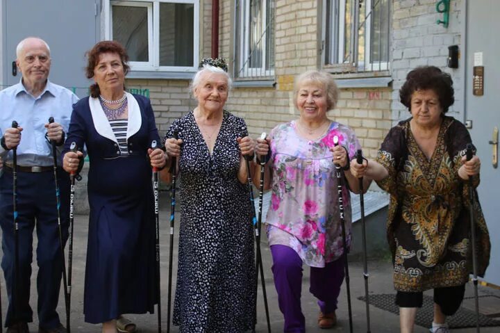 Работа в жуковском для пенсионеров. Жуковка лицей педагоги. Работа в жуковском для пенсионеров. Компьютерная грамотность для пожилых людей. Активное долголетие в подмосковье для пенсионеров жуковский.