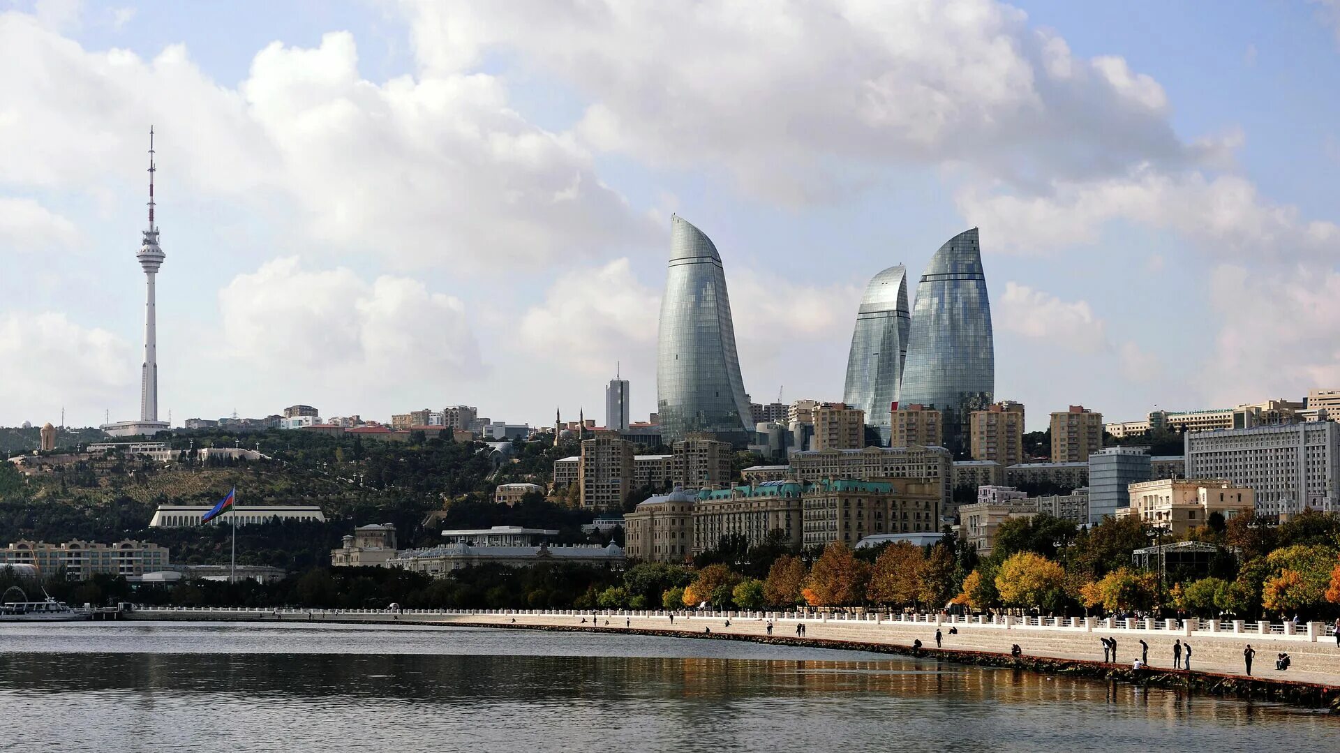 Сколько лет баку в 2025. Баку город. баку центр города. баку 2025. пламенные башни баку.