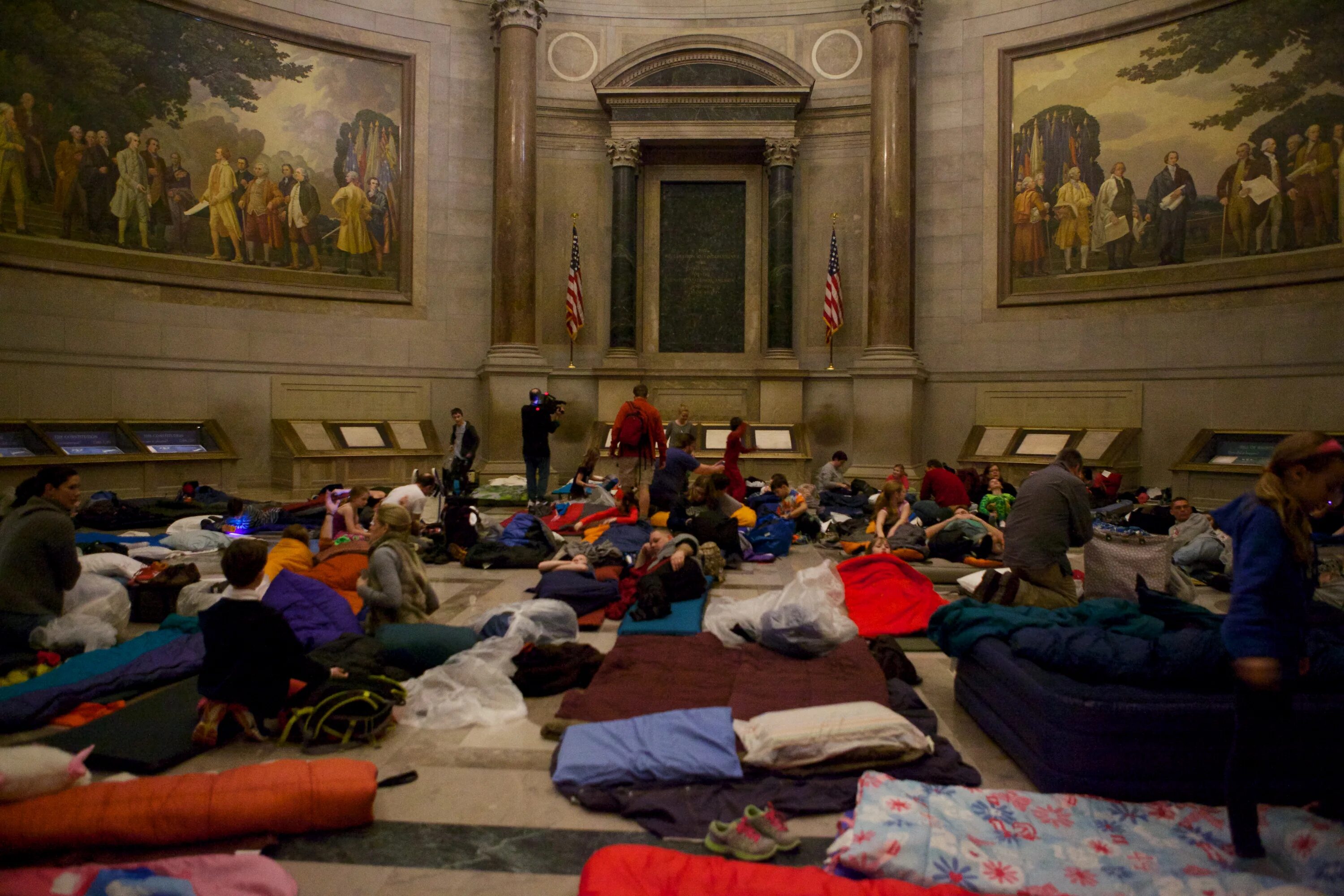 Smithsonian Museum of American History Вашингтон. Sleepover in British Museum.