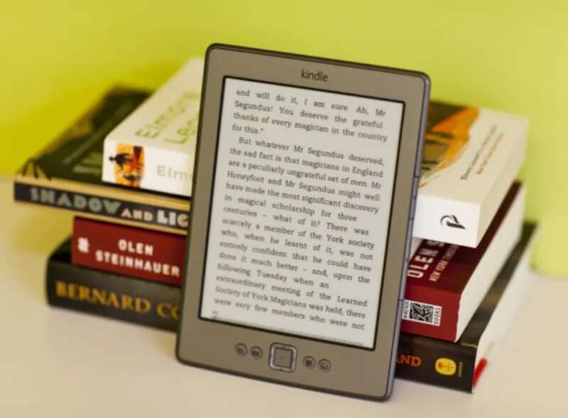 Программы планшетов для чтения книг. Электронная книга. современные книги. электронные и бумажные книги. современная электронная книга.