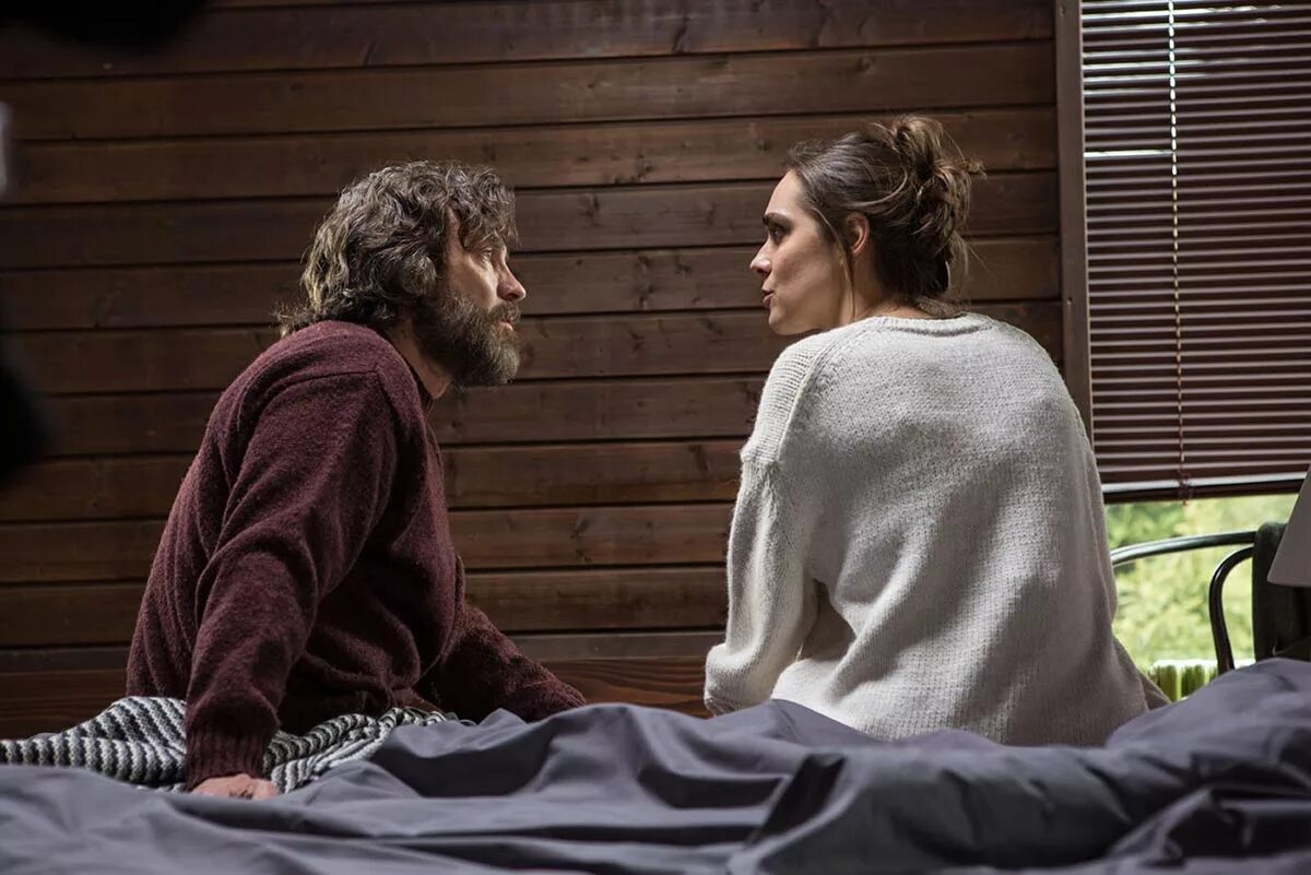 Грустная девушка на природе. Девушка в тумане на русском языке. Девушка в тумане. Т/и девушка. Девушка в тумане утром.