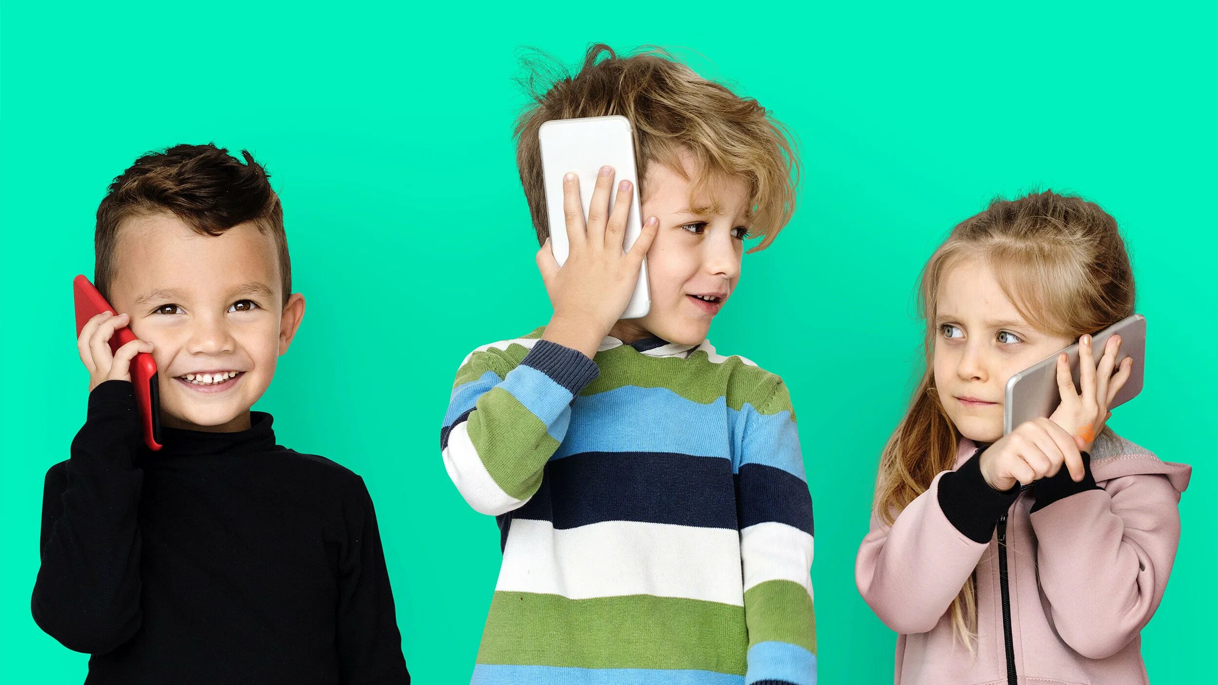 Сотовый телефон для детей. Ребенок с телефоном. Общение детей по телефону. Общение детей по телефону. Ребенок со смартфоном в руках.