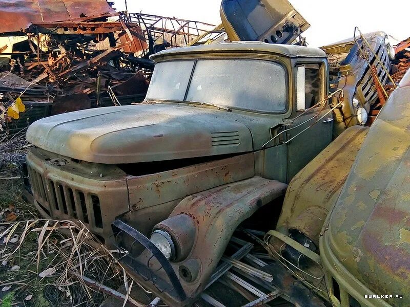 Вч21321 сокол сахалин. Бтрз кладбище танков. Ремонтная база. Ремонтная мастерская автомобилей. Рембаза таганрог.