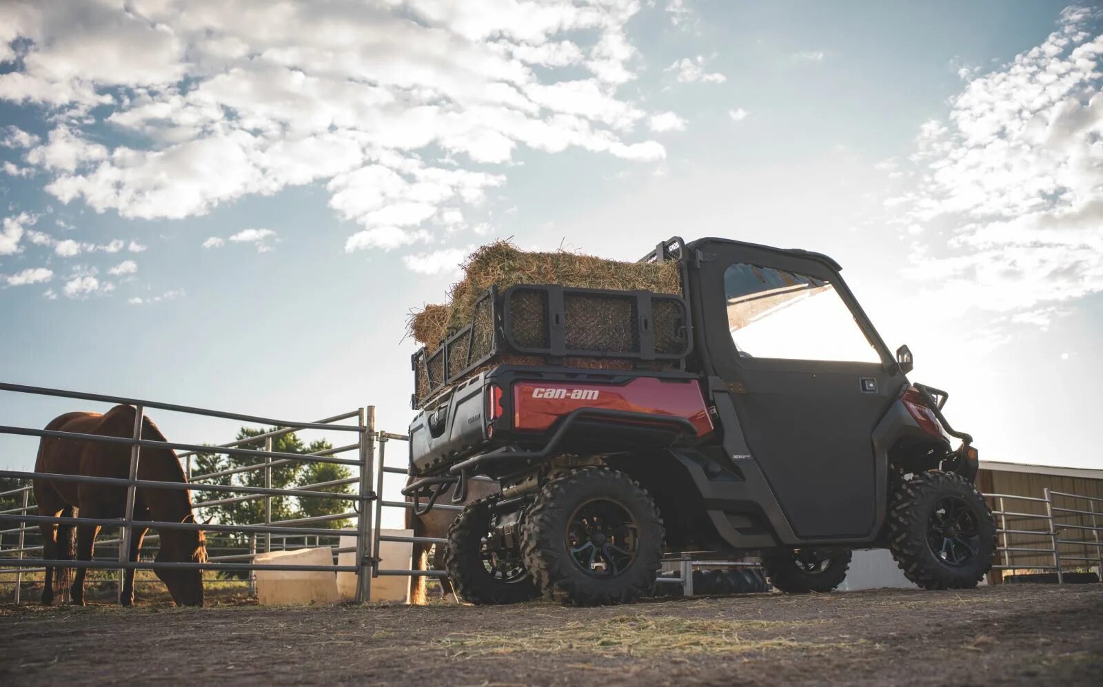 Defender gmc 400. Кан-ам Дефендер. Утв БРП Дефендер. Can am Defender. Кабина БРП Дефендер.