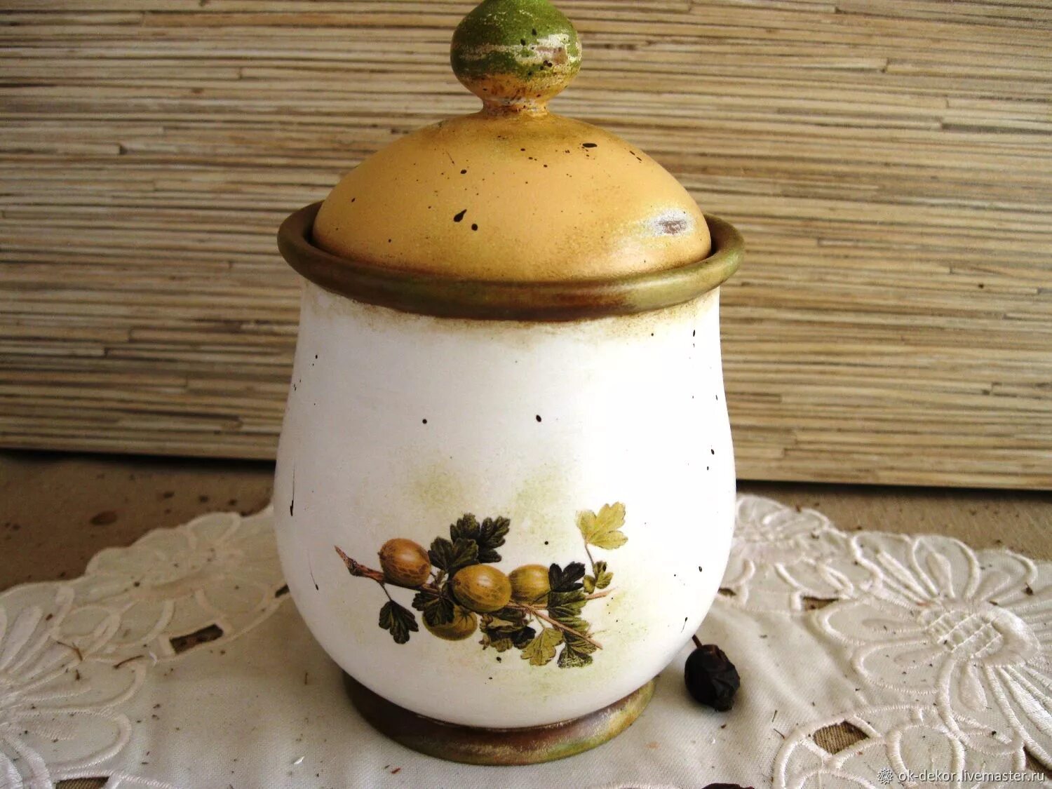 медовый горшочек. мед в глиняных горшочках. сахарница медовая. горшки баночного типа. сахарница декупаж.