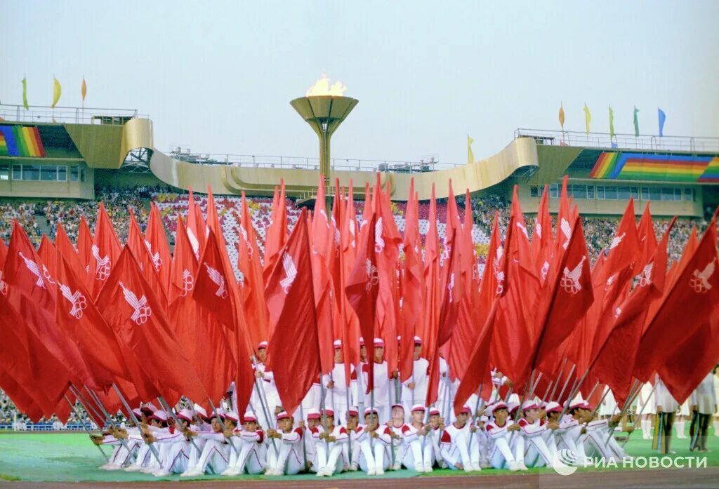 Прощание олимпийского. Церемония закрытия Олимпийских игр 1980.