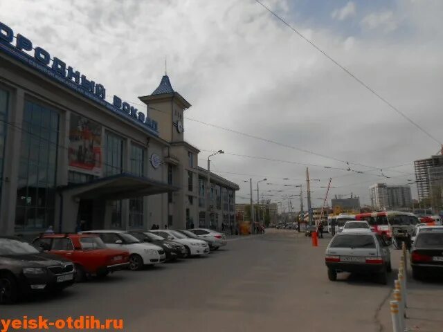 Жд пригородный телефон. Пригородный ЖД вокзал Ростов-на-Дону. Пригородный вокзал Ростова. Пригородный вокзал Ростов на Дону. Ростов Пригородный ЖД вокзал.