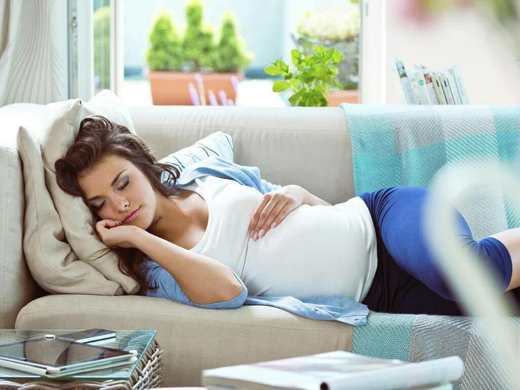 Проведение дня беременных. Сон беременной женщины. Здоровый сон беременной женщины.