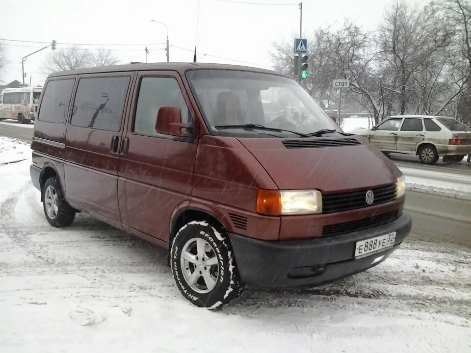 Т4 транспортер бензин. Бордовый Фольксваген т4. Volkswagen t4 1997. Фольксваген т4 1994г. VW Transporter t4 1997.