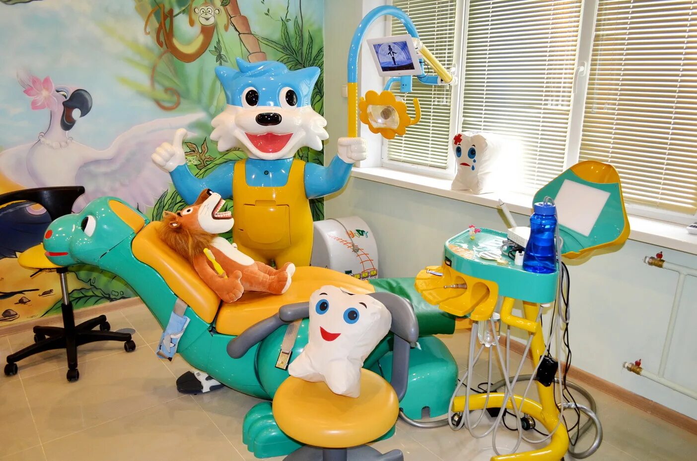 Детская стоматология 1 телефон. Детская стоматология Чита. Чкалова детская стоматология. Детский стоматологический кабинет. Кабинет детского стоматолога.