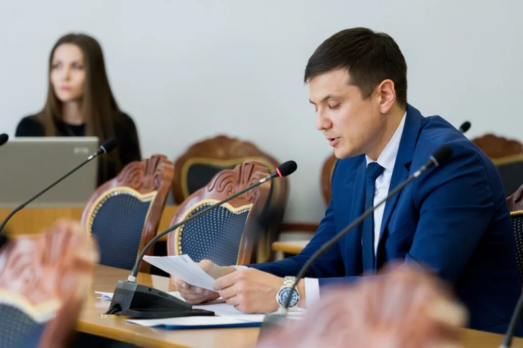 Госдума парламентский контроль. Парламентская дума рф. Виталий перетолчин депутат законодательного собрания иркутской. Депутаты города нижневартовска фото. Депутат яна игоревна ростов.