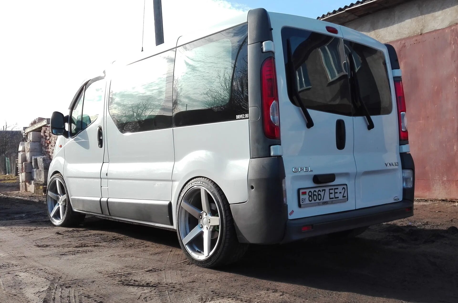 Renault traffic 2. Опель виваро 2008. Диски на рено трафик 2. Renault trafic диски r16. Renault trafic 2 литые диски.