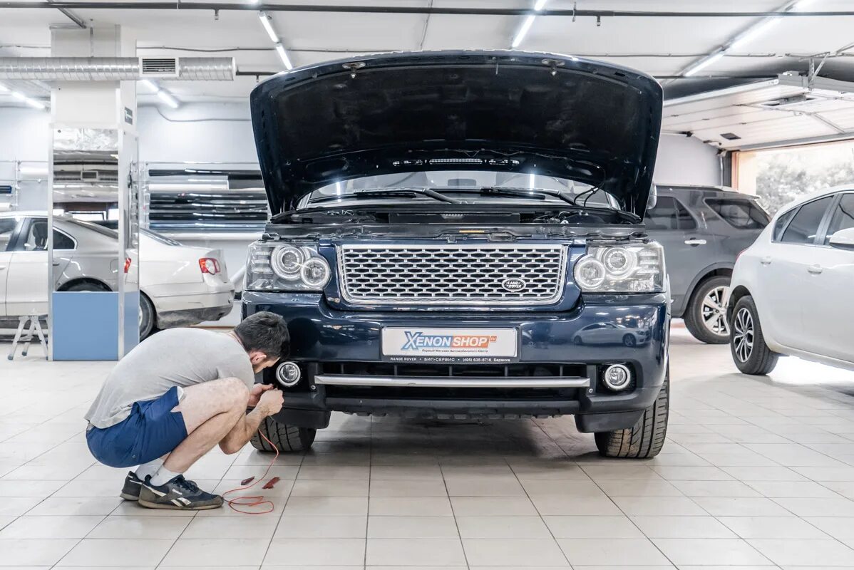 Снять бампер рендж ровер. Range rover vogue 2012 птф. land rover range rover sport 2008. range rover sport 2012 птф светодиодные. буксировка рендж ровер спорт 2014.