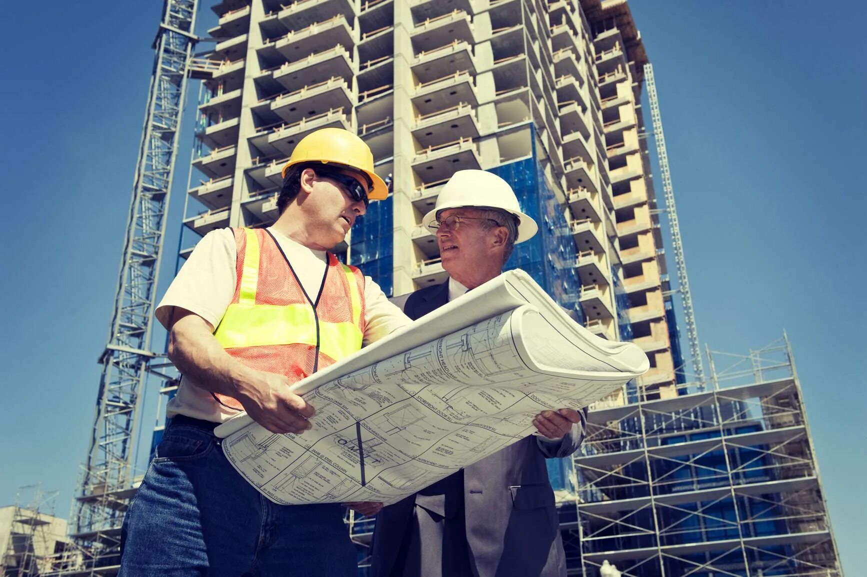 генподрядчики в строительстве. карандаш живой инженер строитель. подготовительные работы в строительстве. стройка. строительный бизнес.