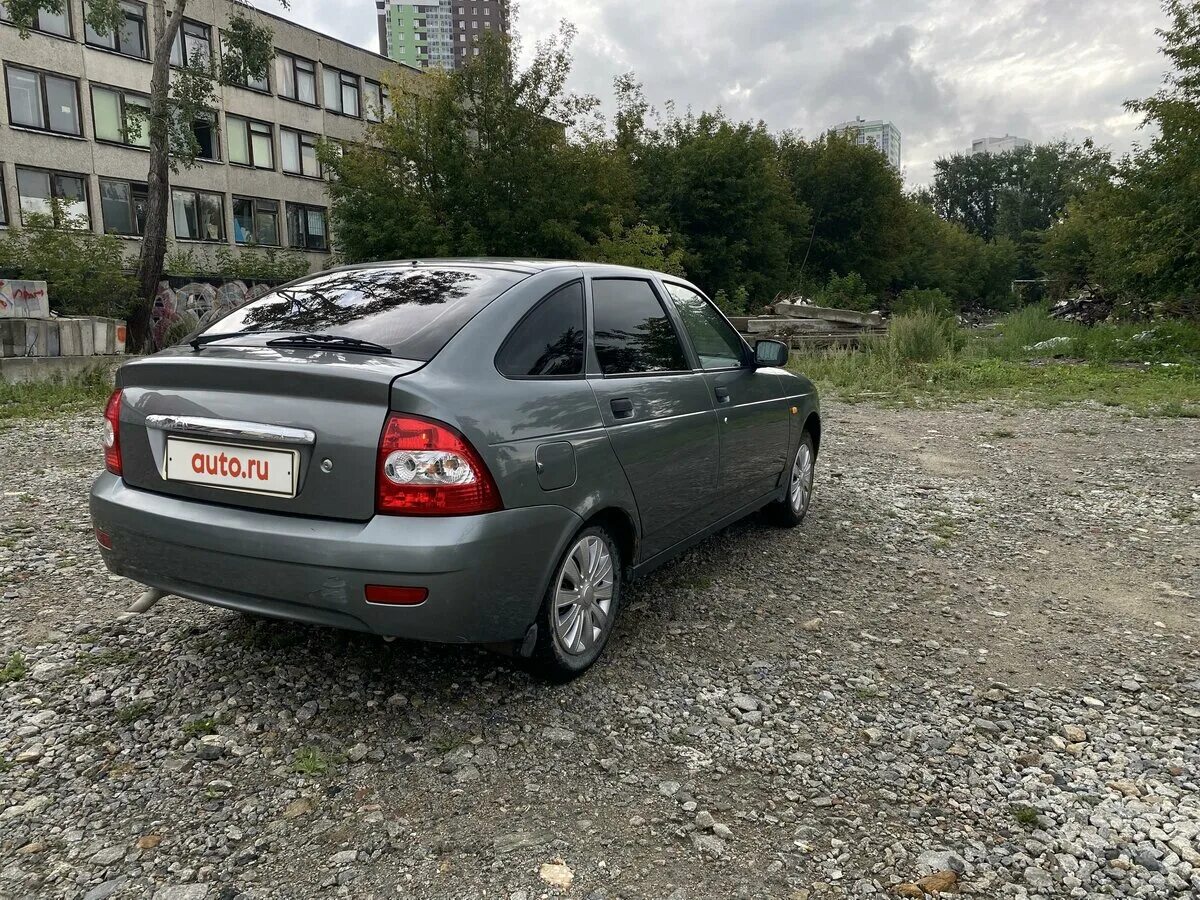 Ваз приора 2011 года. Приора универсал серая. Приора 2011 года. Серая приора хэтчбек. Авторынок белорецк с пробегом.