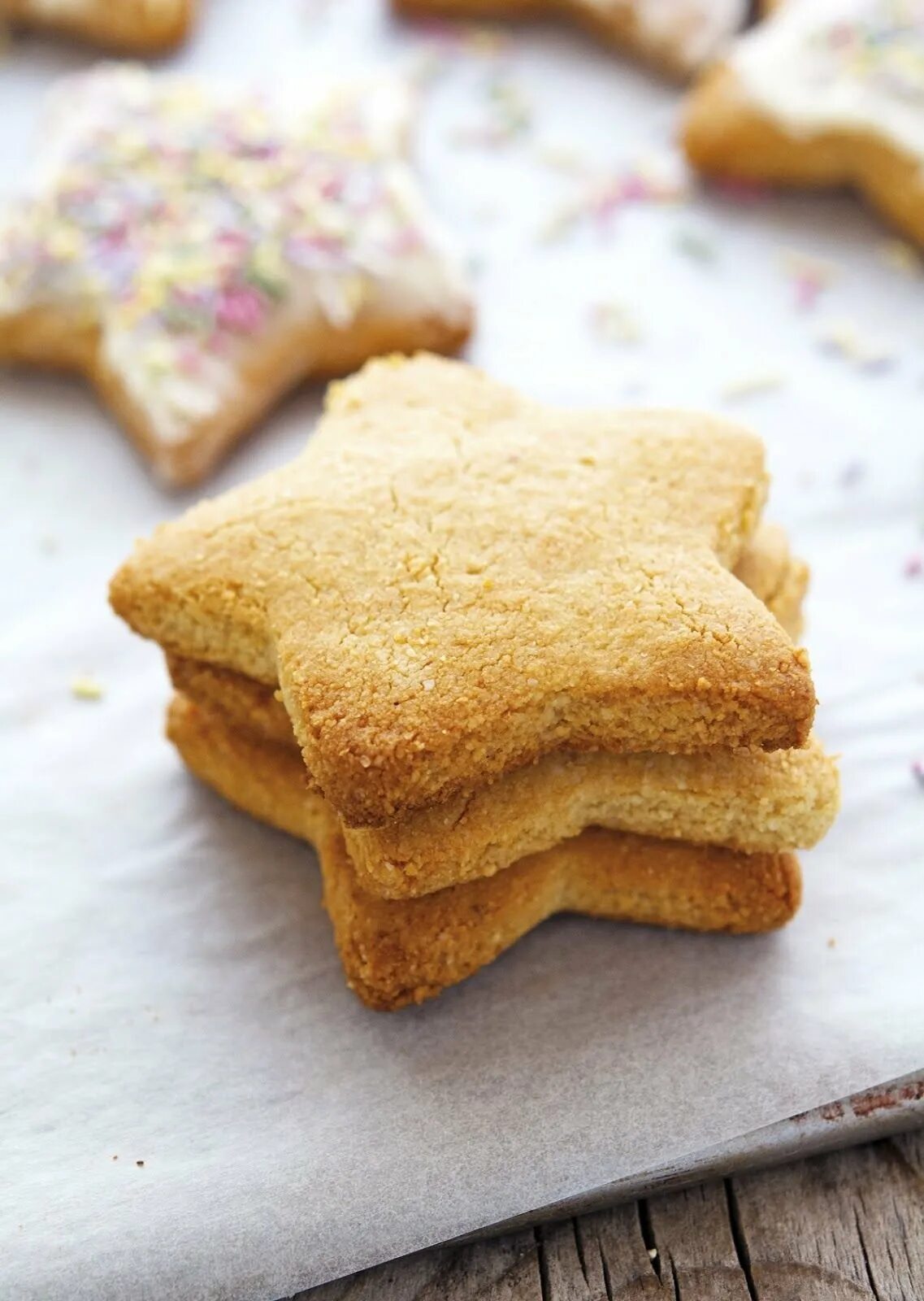 Sugar biscuits. Сахарное печенье. Сахарное песочное печенье. Печенье сахарное домашнее. Печенье в сахаре.