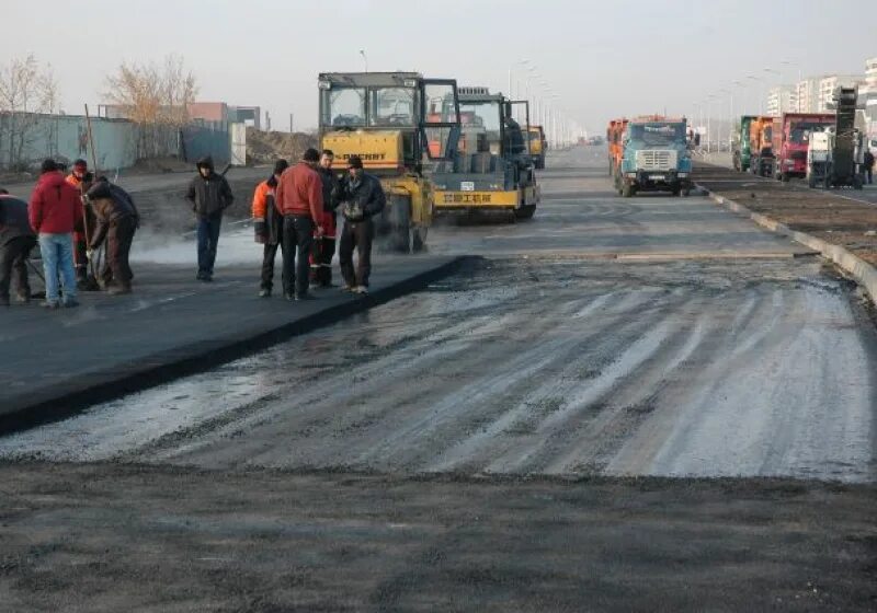 Омск дороги. Строитель дорог в Омске. Сейчас в Омске ремонтируют дороги. Дороги Омска сегодня.