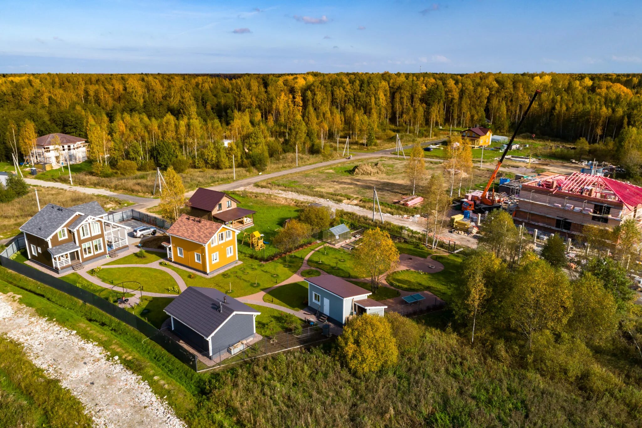 Поселки санкт петербурга. КП мечта Всеволожский район. Березовка коттеджный поселок Ленинградская область. Березовка коттеджный поселок озеро. Мечта Колтуши коттеджный.