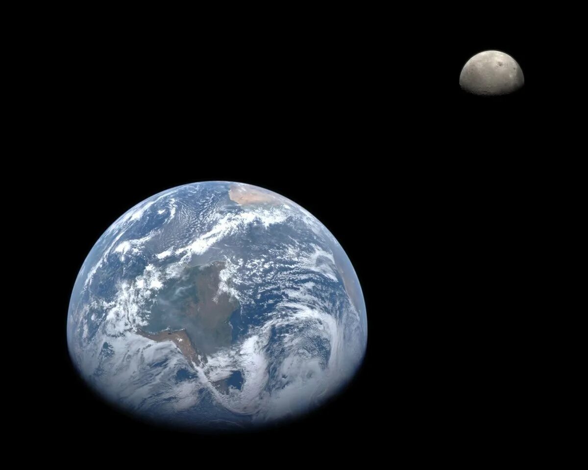 Луна и земля. Луна (Планета). Руна земли. Лунка в земле.