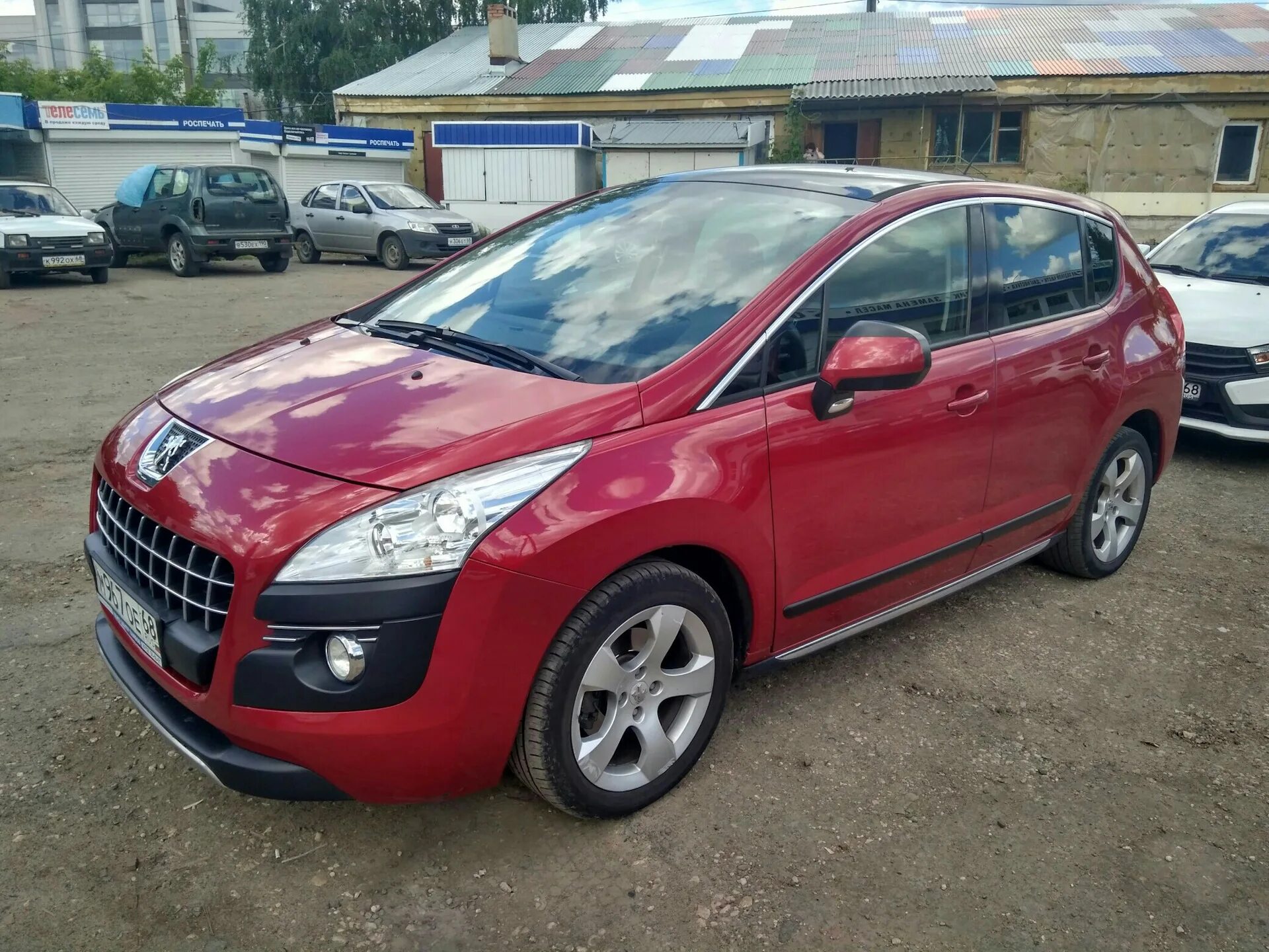 Купить пежо бу минск. Пежо 3008 красный. Пежо 3008 2011 красная. Peugeot 3008 2011 красный. Peugeot 3008 2011.