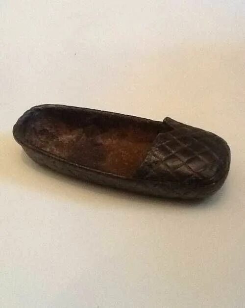 Бронзовая пепельница лапоть. Пепельница лапоть керамика ссср. Лапоть пепельница ссср. Пепельница лапоть. Пепельница лапоть бронза.