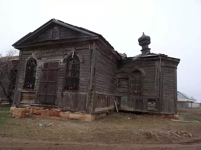 Черноярский район село. Село Ушаковка Астраханская область. Астрахань Ушаковка. Храм Ушаковка Астрахань Церковь.