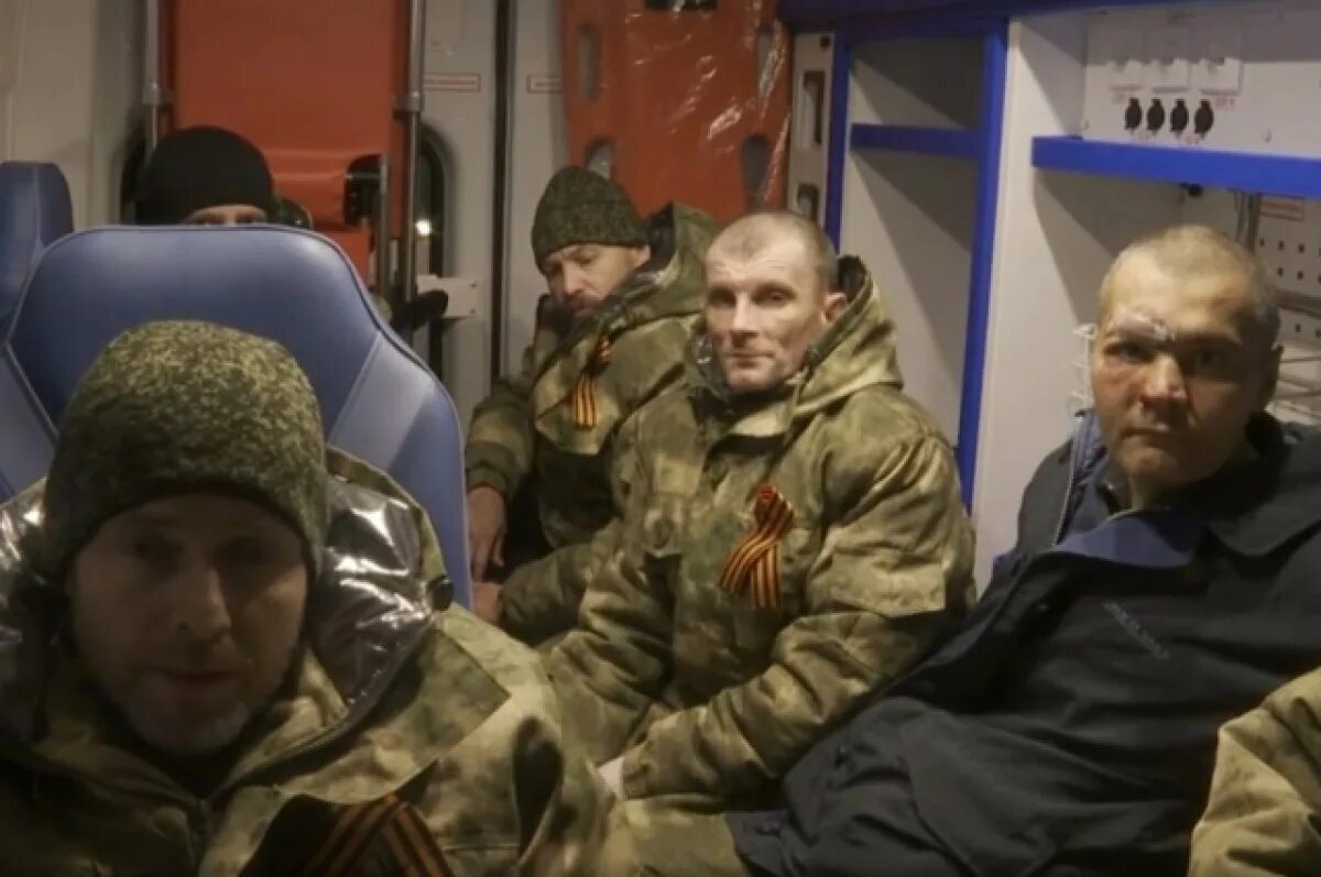 Освобожденных из плена в уфе. Освобожденных из плена в уфе. Освобожденных из плена в уфе. Пленные российские солдаты вернулись. Освобожденных из плена в уфе.
