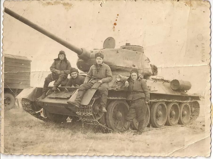 Большой Хинган 1945. Т-34-85 7 Гвардейский танковый корпус. Танкисты РККА 1945. 2 Гвардейская танковая бригада 1945 т 34 85. 218 танковый