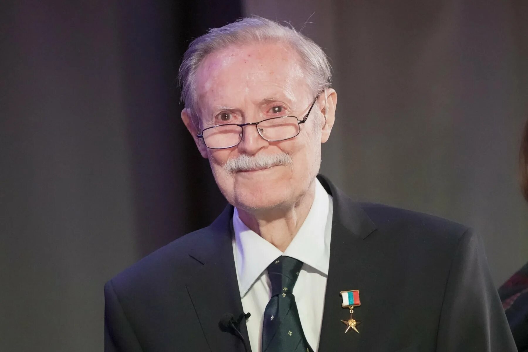 Малый театр юрия соломина. Юрий соломин актер. Юрий богомолов. Ю́рий мефо́дьевич соло́мин. Малый театр юрий мефодьевич.