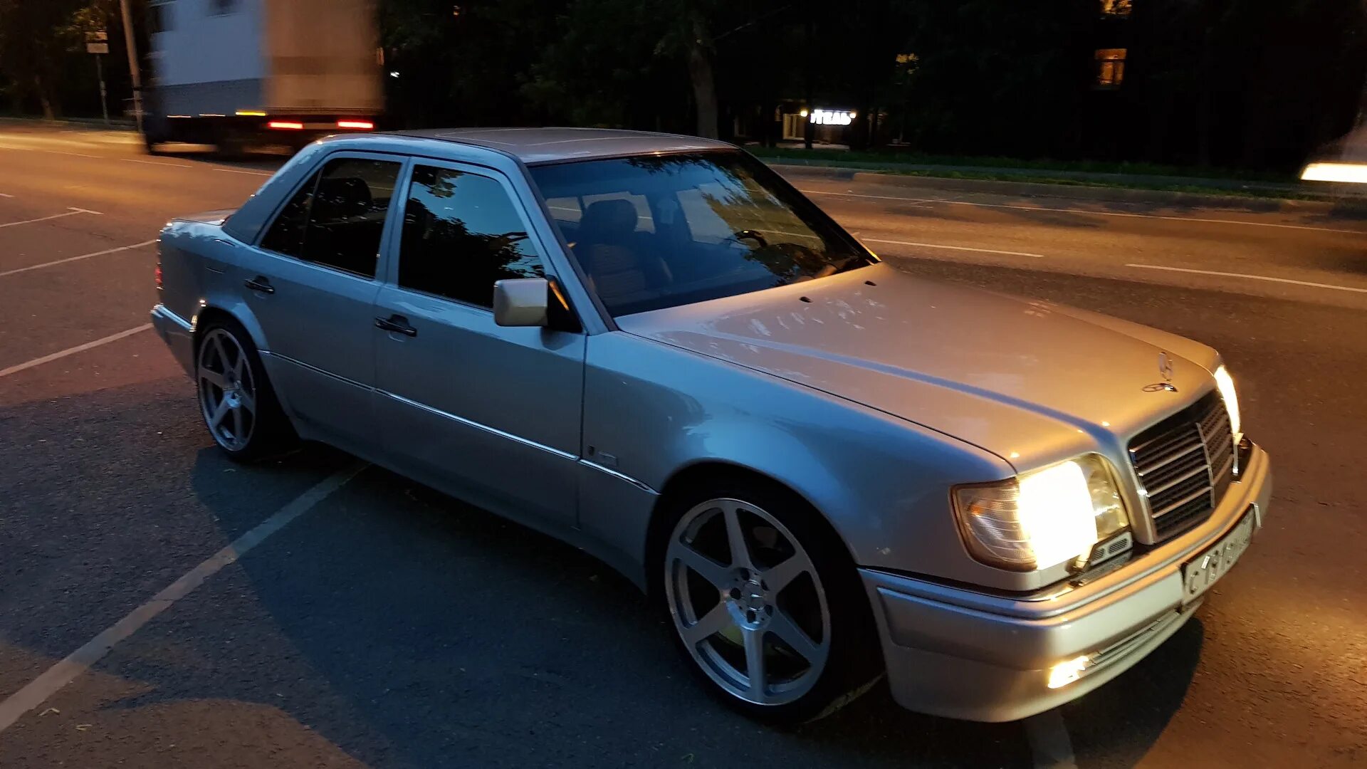 Мерседес 124 лимузин. Мерседес w124. Мерседес бенц w124. Мерседес w124 лимузин. Amg hammer coup.