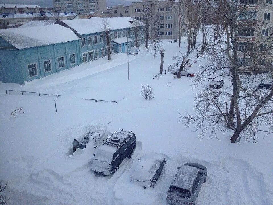 Прогноз погоды николаевск на амуре аэропорт. Буран в Николаевске-на-Амуре. Николаевск на Амуре 2023. Снег в Николаевске на Амуре 15.05.2022. Комсомольск на Амуре 2012 снегопад.