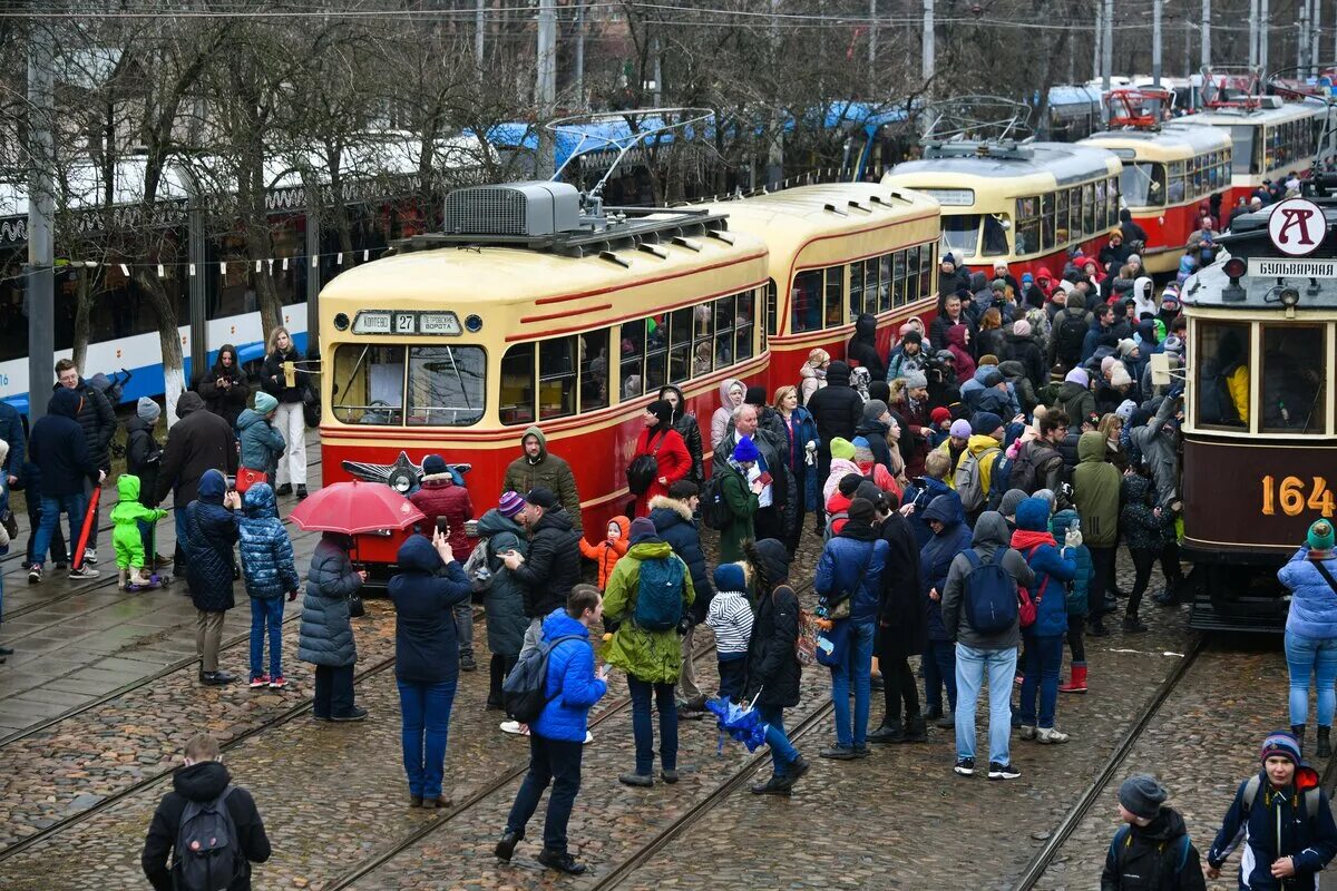 Парад трамваев на ВДНХ. Парад трамваев 2022 в Москве. Парад ретро трамваев в Москве 2023. Парад ретро трамваев.