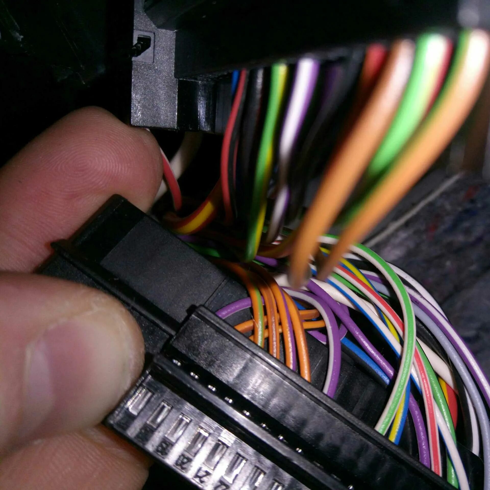 Центральный замок фольксваген поло. Блок глонасс фольксваген поло лифтбек. Can шина для магнитолы vw polo sedan. Фольксваген поло седан 214 разъем компьютера. Разъем магнитолы поло седан пины.